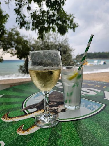 Vino i koktel uz more u Baraki